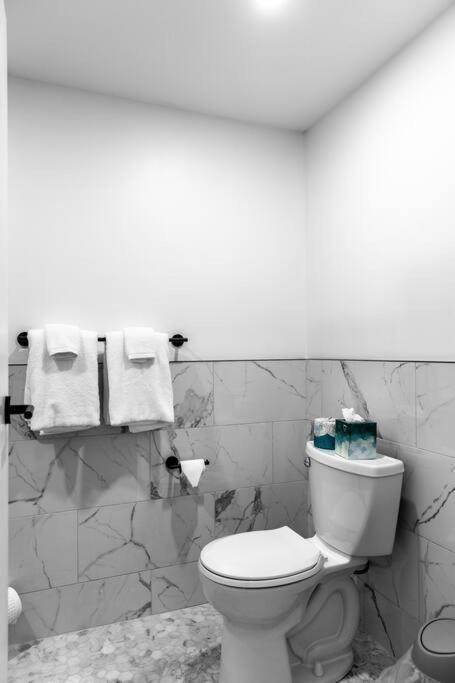 The Phenix Historic Dtwn Hotel, King Bed, Room # 309 뱅거 외부 사진